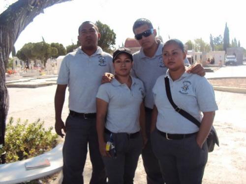 Cadetes de policía apoyan operativo en panteones